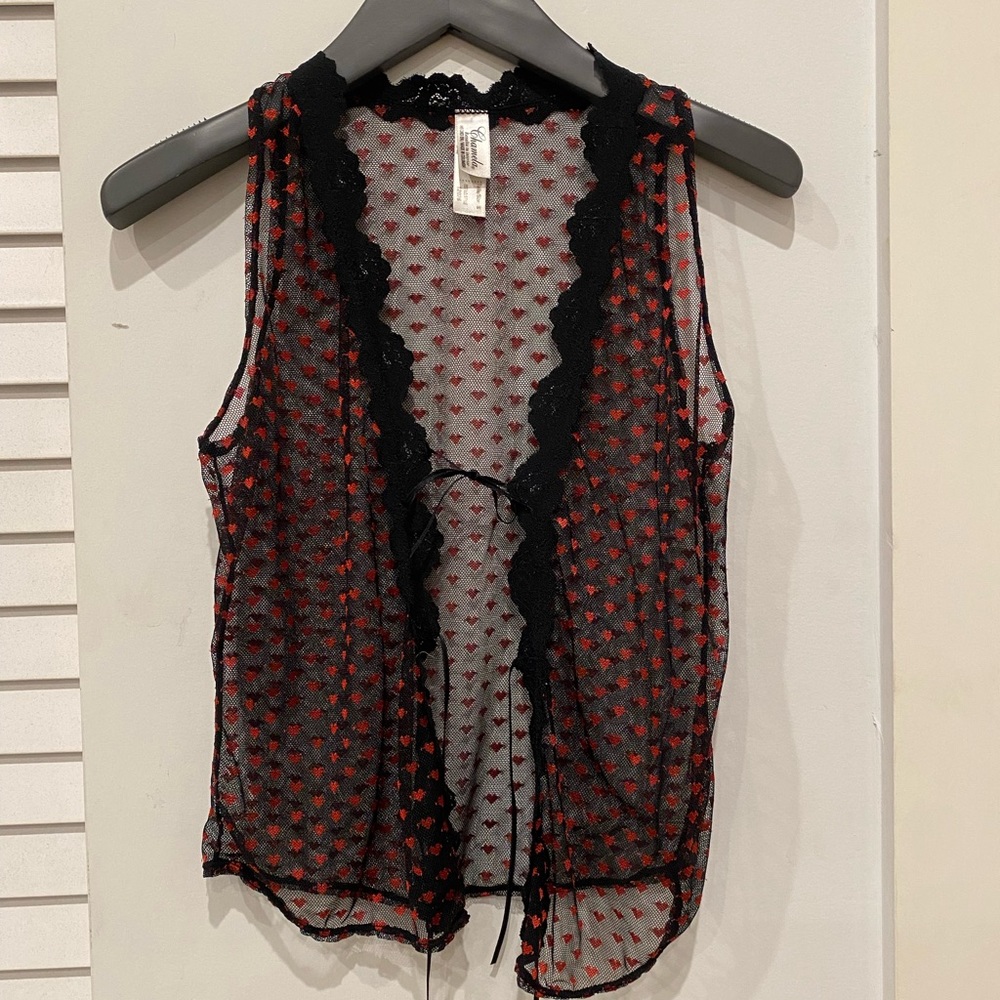 Sheer vest shirt with heart detailing